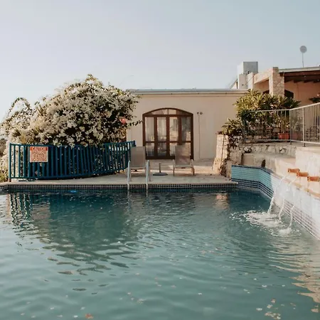 Castle Rock * Coral Bay