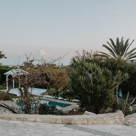 Castle Rock Villa Coral Bay