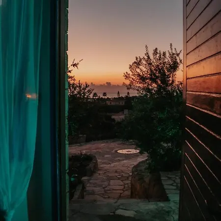 Castle Rock Villa Coral Bay